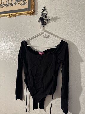 Edikted Black Long-Sleeve Scoop Neck Bodysuit